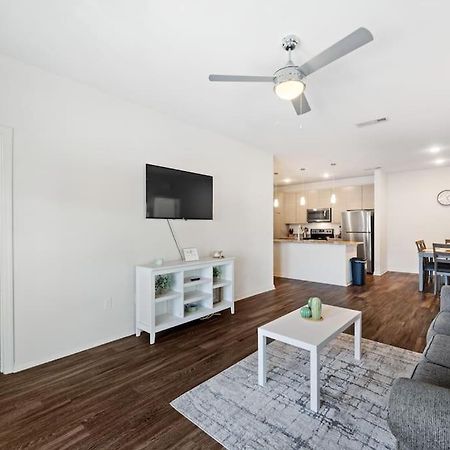 Lavish 2Br Apartment In Tampa Luaran gambar