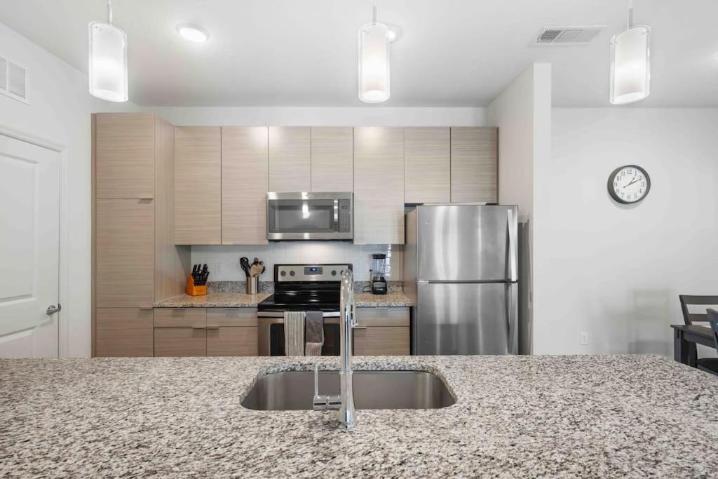 Lavish 2Br Apartment In Tampa Luaran gambar