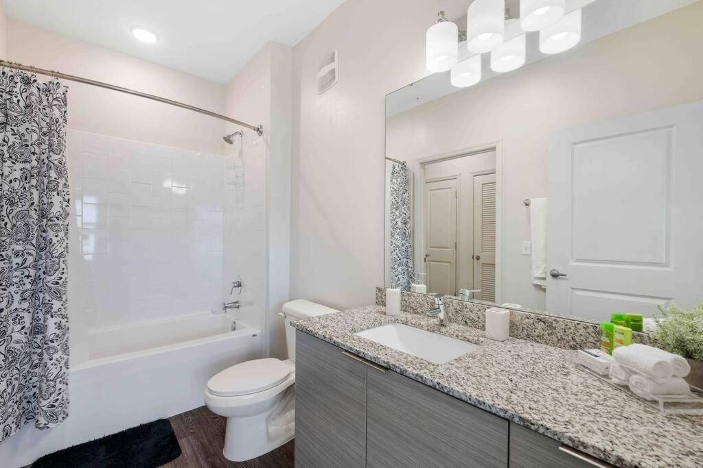 Lavish 2Br Apartment In Tampa Luaran gambar
