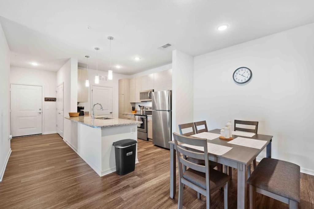 Lavish 2Br Apartment In Tampa Luaran gambar